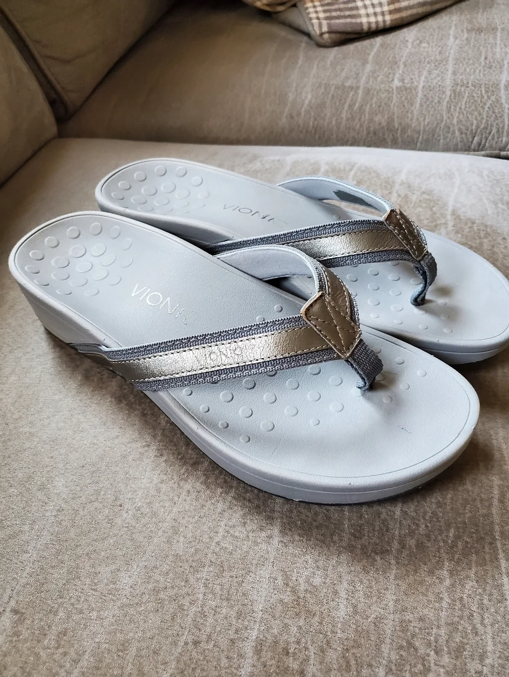 Vionic High Tide Platform Wedge Sandals In Pewter And Grey Size Womens 10